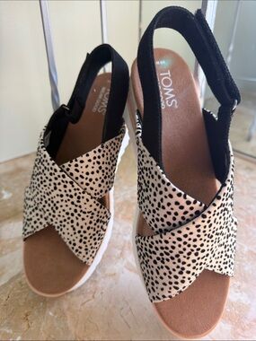 TOMS Leopard-Print Crisscross Slingback Sandals in Black and Cream